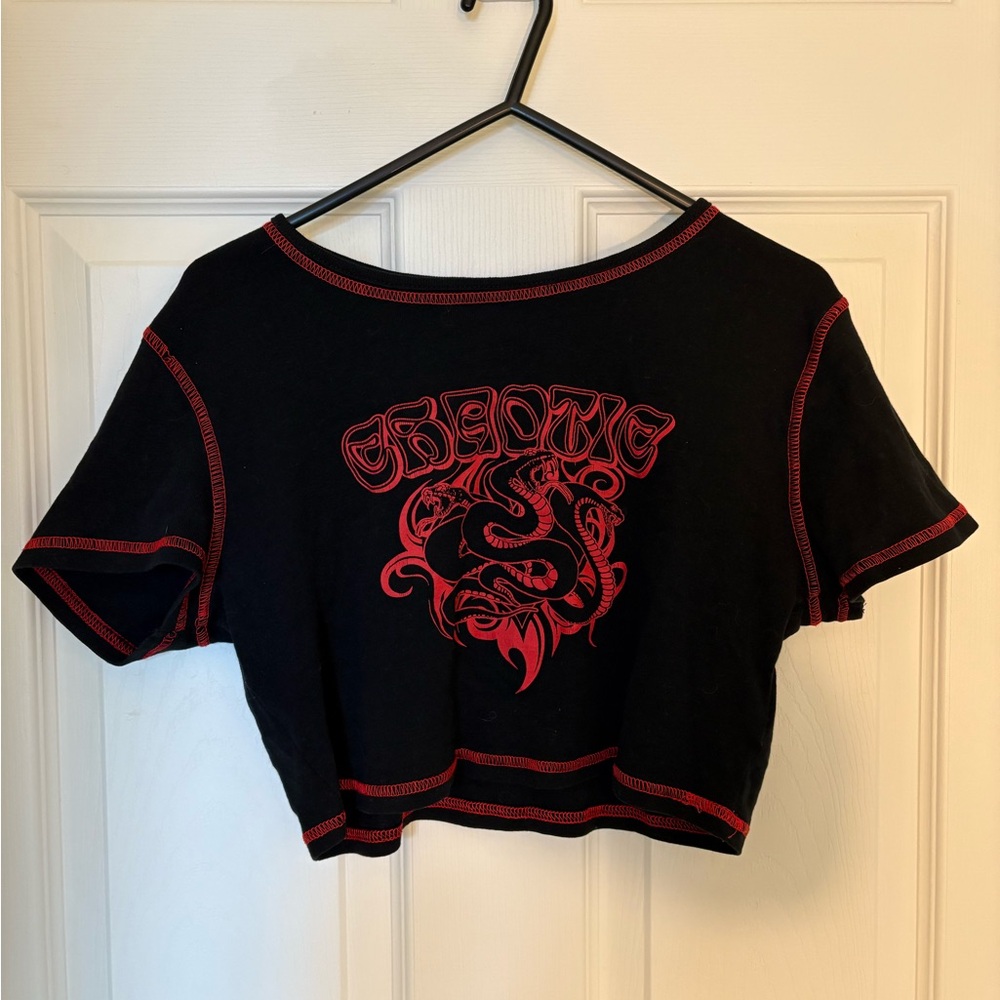 H&M DIVIDED Black and Red “Chaotic”Dragon Graphic Super Crop Top w Red Stitching